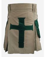 Von Christus inspirierter Kilt mit Khaki-Basis und grünen Taschen - Schottisher Kilt